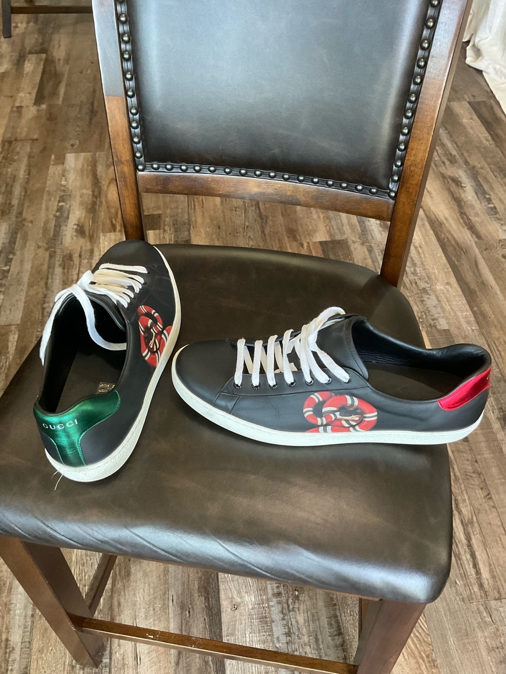 Gucci Men's Black Leather Low-Top Sneakers with Red & Green Accents